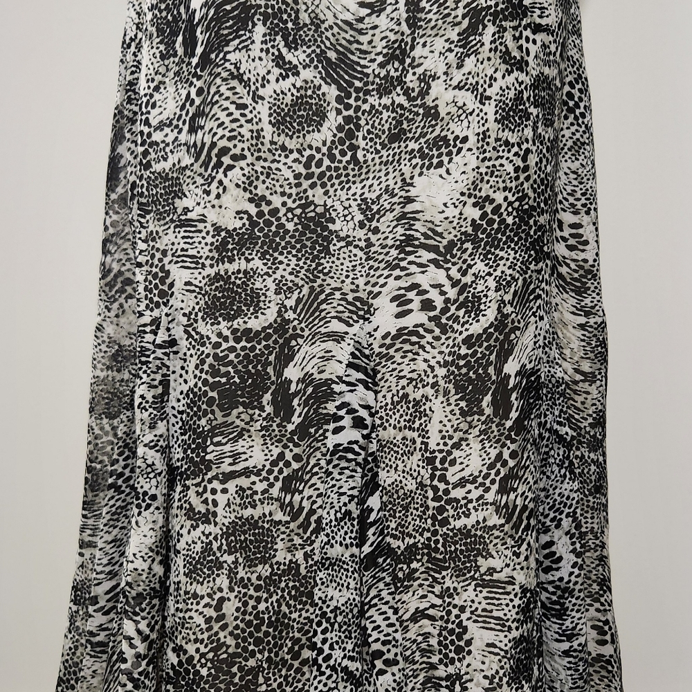 CHICOS Snow Leopard A-line maxi skirt with pleated/ruffle design sz 1